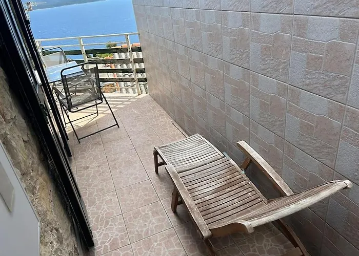 Apartment With A View *